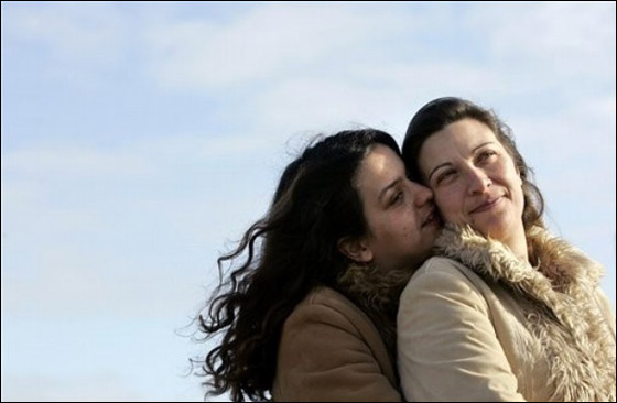 البرتغال تشهد أول عقد زواج لسيدتين مثليتين! صورة رقم 8 البرتغال تشهد أول عقد زواج لسيدتين مثليتين! صورة رقم 8