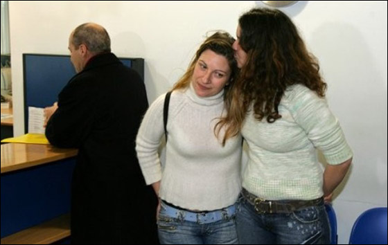 البرتغال تشهد أول عقد زواج لسيدتين مثليتين! صورة رقم 4 البرتغال تشهد أول عقد زواج لسيدتين مثليتين! صورة رقم 4