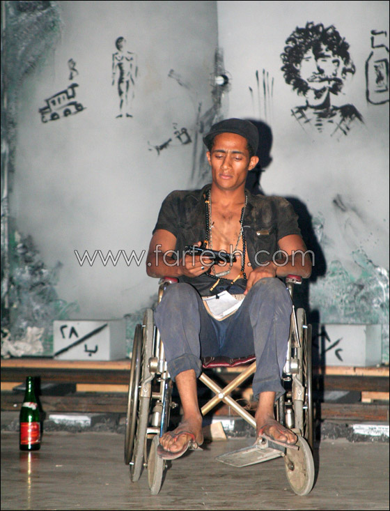 الفنانة منه عرفة تتسبب بأزمة على خشبة المسرح!  صورة رقم 3