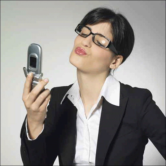 رفض البائع استرجاع هاتف اقتنته سيدة.. فكسرته على رأسه! صورة رقم 1 رفض البائع استرجاع هاتف اقتنته سيدة.. فكسرته على رأسه! صورة رقم 1