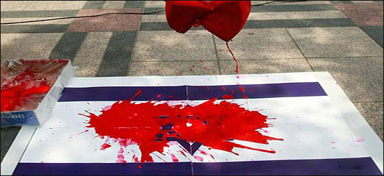 بعد أن عجزت عن إلغاء زيارته.. رجل آلي يستقبل بيرس في كوريا! صورة رقم 2