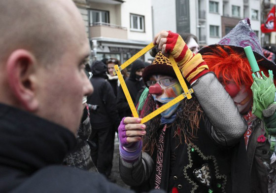 المهرجون يدافعون عن سمعتهم بتظاهرة في شوارع سلفادور  صورة رقم 5