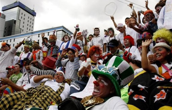 المهرجون يدافعون عن سمعتهم بتظاهرة في شوارع سلفادور  صورة رقم 11