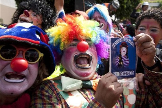 المهرجون يدافعون عن سمعتهم بتظاهرة في شوارع سلفادور  صورة رقم 13