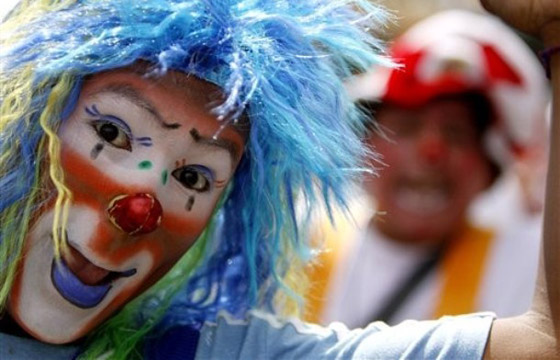 المهرجون يدافعون عن سمعتهم بتظاهرة في شوارع سلفادور  صورة رقم 12