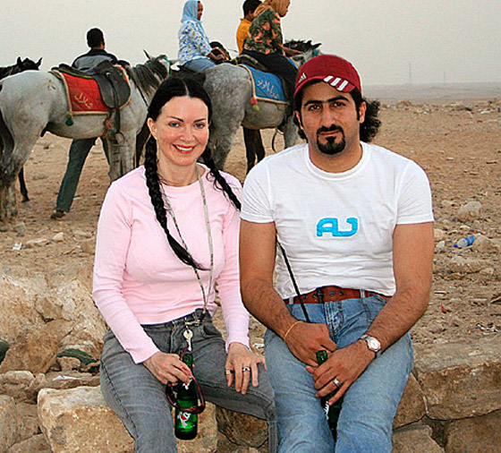 قريبا سيكون لأسامة بن لادن حفيد بريطاني!  صورة رقم 3