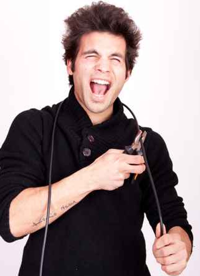 صعق عضوه الذكري بالكهرباء.. لانه فشل بتدبير نفقات زواجه! صورة رقم 1 صعق عضوه الذكري بالكهرباء.. لانه فشل بتدبير نفقات زواجه! صورة رقم 1