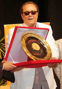 المركز الكاثوليكي يكرم النجم محمود عبد العزيز  صورة رقم 1