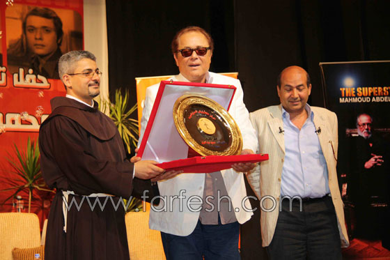 المركز الكاثوليكي يكرم النجم محمود عبد العزيز  صورة رقم 2