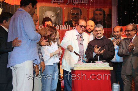 المركز الكاثوليكي يكرم النجم محمود عبد العزيز  صورة رقم 5