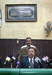 اصدار أحكام رادعة بالسجن على عصابة لبيع أطفال السفاح صورة رقم 1