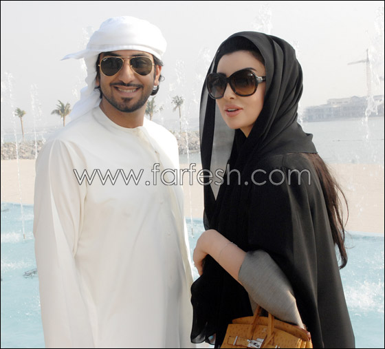 الفنان عبد المجيد عبد الله يصوّر 