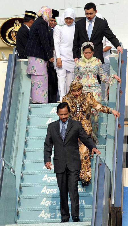 بعد 5 سنوات سلطان بروناي يطلق زوجته الثالثة لأسباب خاصة!  صورة رقم 9