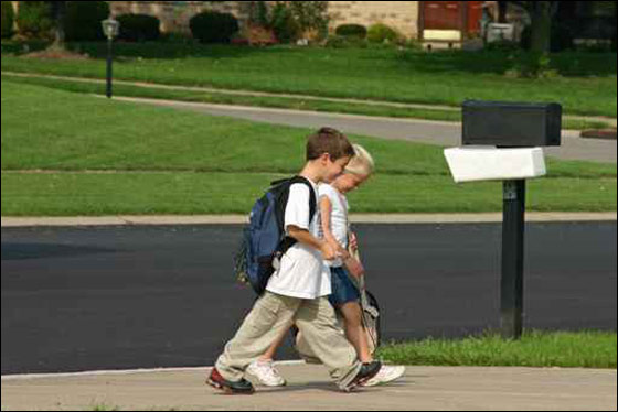 مدرسة في جدة تخصص موظف لجلب الطلاب المتأخرين! صورة رقم 1