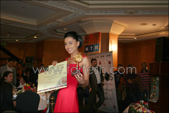 مسلسلات اون لاين يرصد بالصور.. تكريم الشقيقتين مي وميس   صورة رقم 4