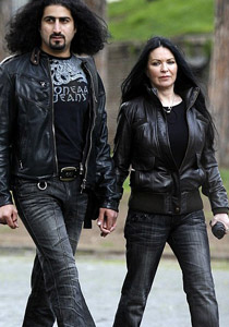 اليزابيت بن لادن اسم يدمج بين القصر الملكي البريطاني والقاعدة! صورة رقم 1