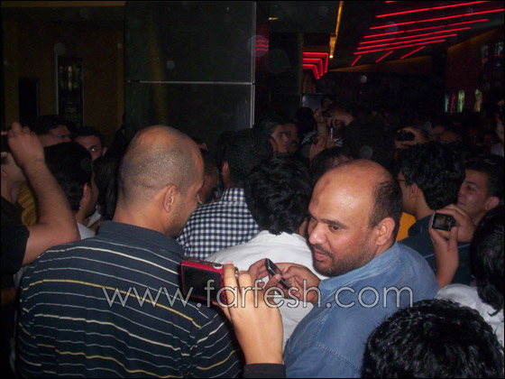 محمد سعد وسط جمهوره في أولى أيام عرض اللمبي 8 جيجا صورة رقم 2 محمد سعد وسط جمهوره في أولى أيام عرض اللمبي 8 جيجا صورة رقم 2