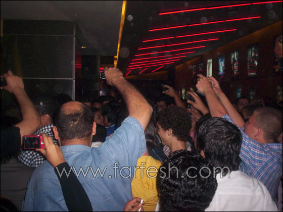 محمد سعد وسط جمهوره في أولى أيام عرض اللمبي 8 جيجا صورة رقم 4 محمد سعد وسط جمهوره في أولى أيام عرض اللمبي 8 جيجا صورة رقم 4