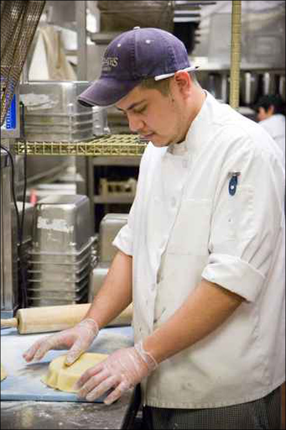 سكب البنزين على ملابسه وحاول حرق نفسه بسبب طليقته! صورة رقم 1