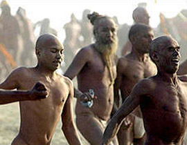 موظف جمارك مثلي يجرد الرجال من ملابسهم أثناء التفتيش!!  صورة رقم 1