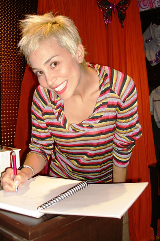 سلمى غزالي تأمل فوز منتخب بلدها على الأميركان وتعد بحفلتين!  صورة رقم 9