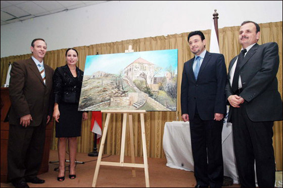 اللبنانية نجلاء سعد تنشئ بنكا للعيون!!  صورة رقم 6