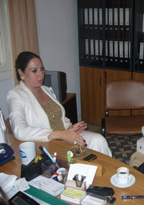 اللبنانية نجلاء سعد تنشئ بنكا للعيون!!  صورة رقم 1