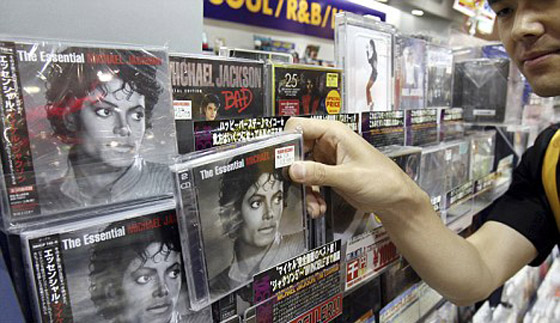 مع اقتراب ذكرى وفاته.. عشاق جاكسون يصابون بخيبة أمل!  صورة رقم 4