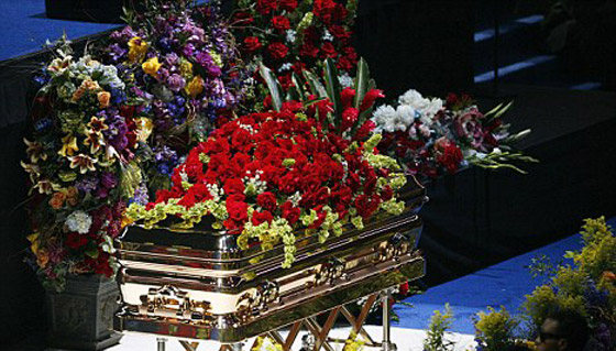 مع اقتراب ذكرى وفاته.. عشاق جاكسون يصابون بخيبة أمل!  صورة رقم 3