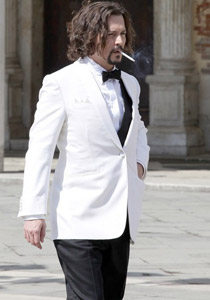 أكثر الرجال إثارة.. يبتكر طرق لمتابعة المونديال خلال فيلمه!!        صورة رقم 1