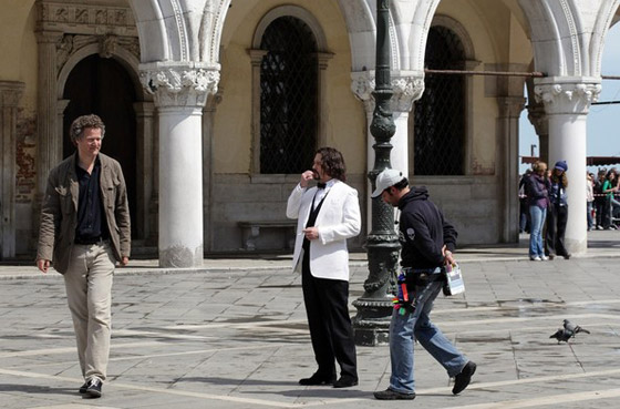 أكثر الرجال إثارة.. يبتكر طرق لمتابعة المونديال خلال فيلمه!!        صورة رقم 5