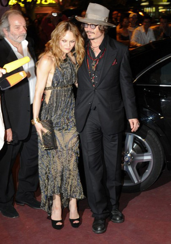 أكثر الرجال إثارة.. يبتكر طرق لمتابعة المونديال خلال فيلمه!!        صورة رقم 8