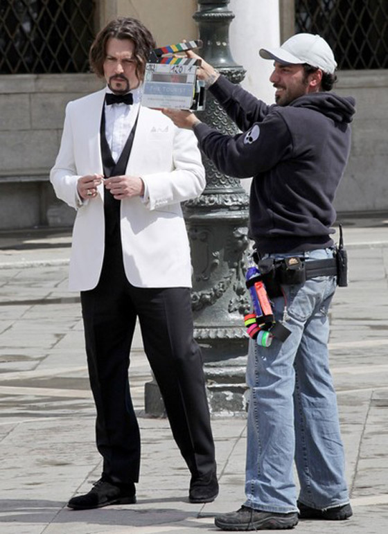 أكثر الرجال إثارة.. يبتكر طرق لمتابعة المونديال خلال فيلمه!!        صورة رقم 11