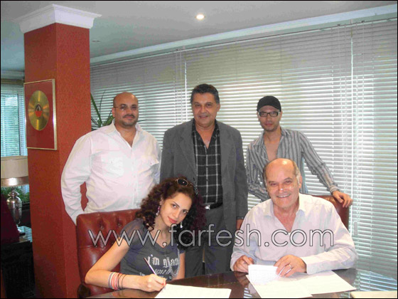 بالصور: مسلسلات اون لاين يكشف عودة أمال ماهر إلى محسن جابر  صورة رقم 3