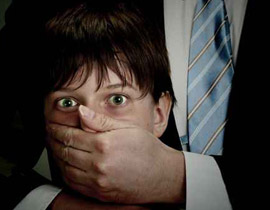 مدير يعتدي بشكل فاحش على طالب مدرسته! صورة رقم 1