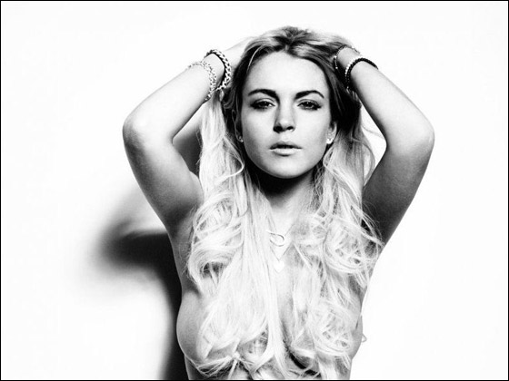 لوهان تروج إنتاجها منزوعة من الثياب باستثناء سوار المراقبة  صورة رقم 4