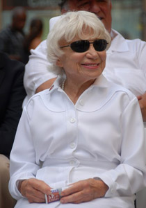 الممرضة التي دخلت تاريخ الولايات المتحدة بقبلة.. تودع الحياة  صورة رقم 1