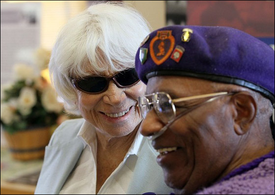 الممرضة التي دخلت تاريخ الولايات المتحدة بقبلة.. تودع الحياة  صورة رقم 20