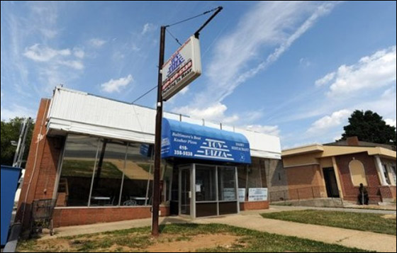 المليونير الأمريكي أبراموف يتحول إلى عامل في مطعم بيتزا! صورة رقم 2 المليونير الأمريكي أبراموف يتحول إلى عامل في مطعم بيتزا! صورة رقم 2