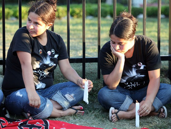 محبو مايكل جاكسون يحيون الذكرى السنوية الأولى لوفاته        صورة رقم 26