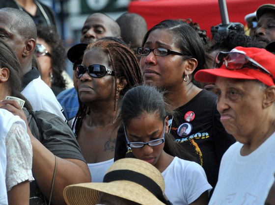 محبو مايكل جاكسون يحيون الذكرى السنوية الأولى لوفاته        صورة رقم 14