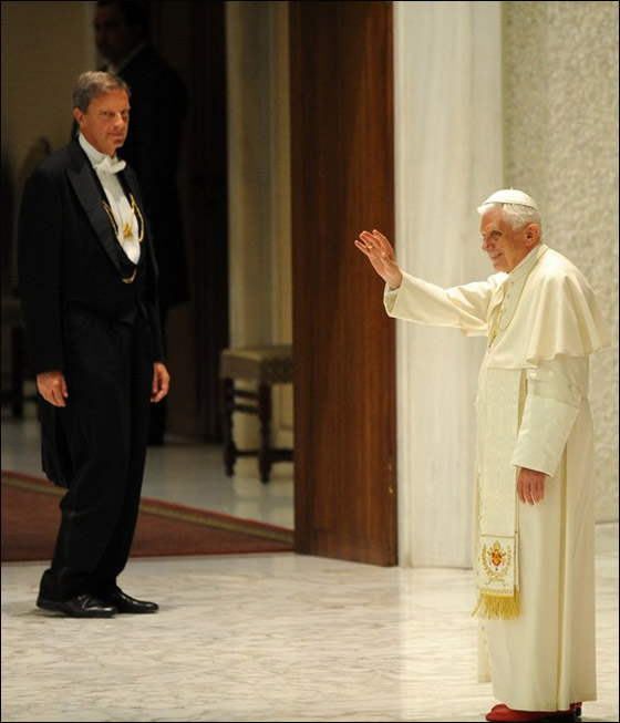 الفاتيكان مستاء من مداهمة الشرطة البلجيكية لمقر الكنيسة صورة رقم 5 الفاتيكان مستاء من مداهمة الشرطة البلجيكية لمقر الكنيسة صورة رقم 5