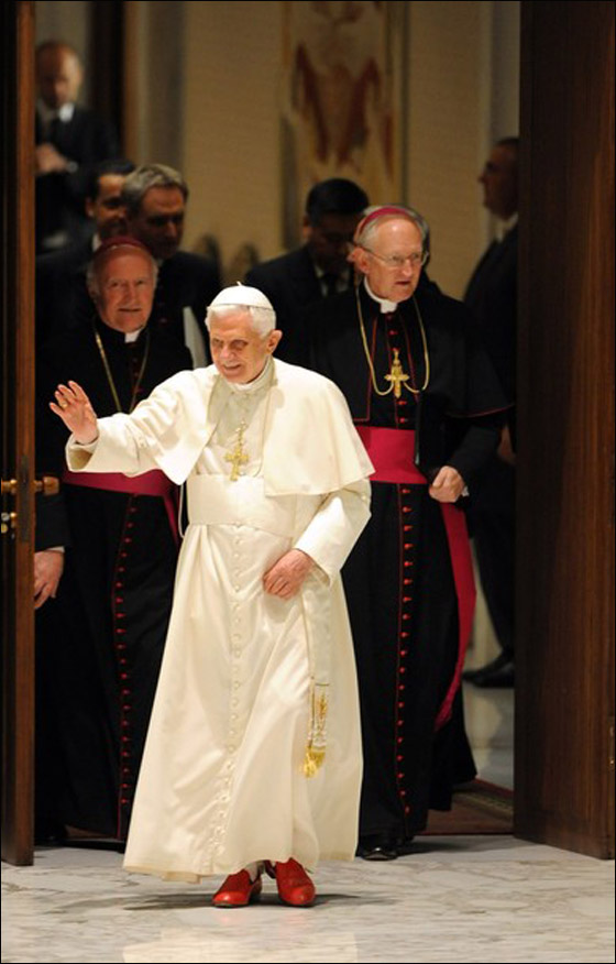 الفاتيكان مستاء من مداهمة الشرطة البلجيكية لمقر الكنيسة صورة رقم 6 الفاتيكان مستاء من مداهمة الشرطة البلجيكية لمقر الكنيسة صورة رقم 6