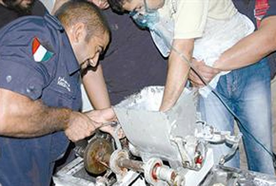 مفرمة لحم تلتهم يد عامل مصري  صورة رقم 2