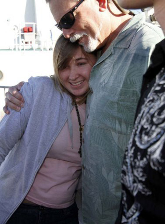 المراهقة المغامرة لا تجد في حطام قاربها حداً لحلمها!! صورة رقم 4 المراهقة المغامرة لا تجد في حطام قاربها حداً لحلمها!! صورة رقم 4