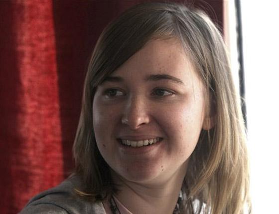 المراهقة المغامرة لا تجد في حطام قاربها حداً لحلمها!! صورة رقم 6 المراهقة المغامرة لا تجد في حطام قاربها حداً لحلمها!! صورة رقم 6