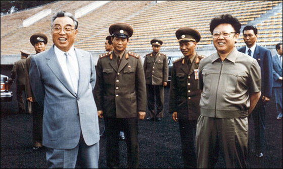 صور نادرة وجميلة لأشهر الزعماء مع ابائهم!  صورة رقم 9