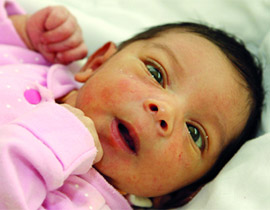 العثور على 4 مواليد متروكين على قارعة الطريق في الإمارات ودبي صورة رقم 1