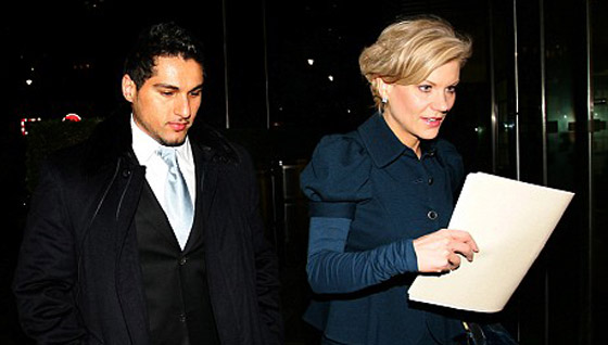 الصديقة السابقة للامير أندرو على علاقة مع شاب مسلم  صورة رقم 4