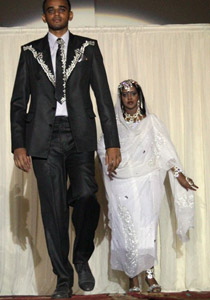 الشرطة السودانية تعتقل عارضي الأزياء بتهمة وضع المكياج!  صورة رقم 1